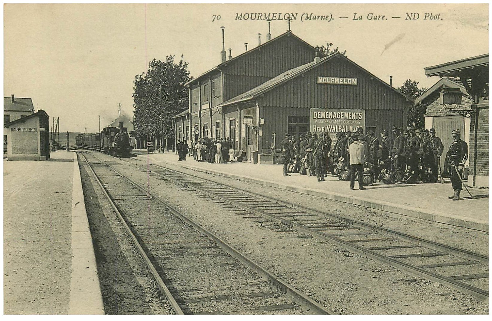 Mourmelon Train En Gare Militaires