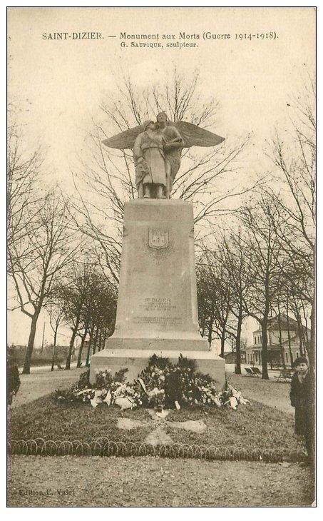 52 SAINT DIZIER Monument Aux Morts Avec Animation