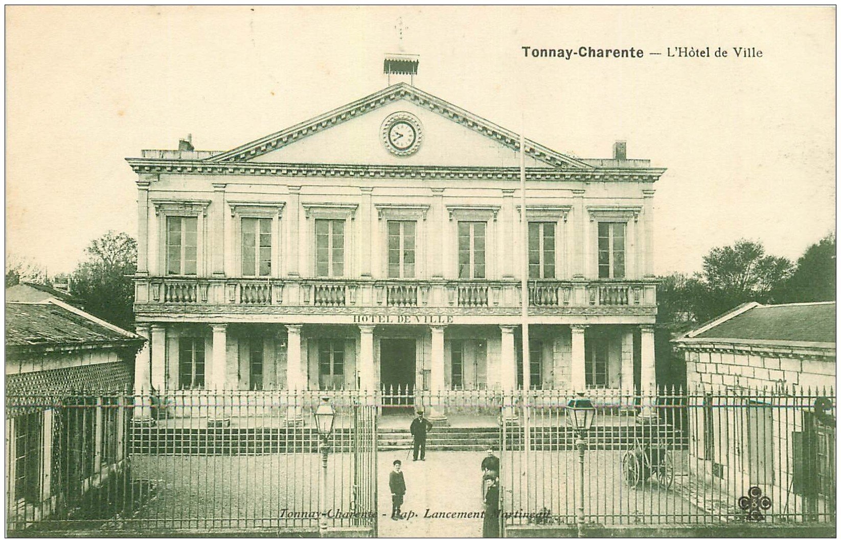 Tonnay Charente H Tel De Ville Bien Anim E