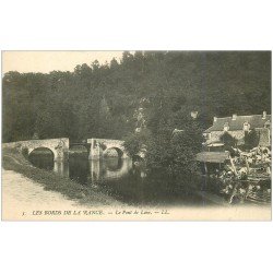 carte postale ancienne 22 LES BORDS DE LA RANCE. Le Pont de Léon avec Lavandières