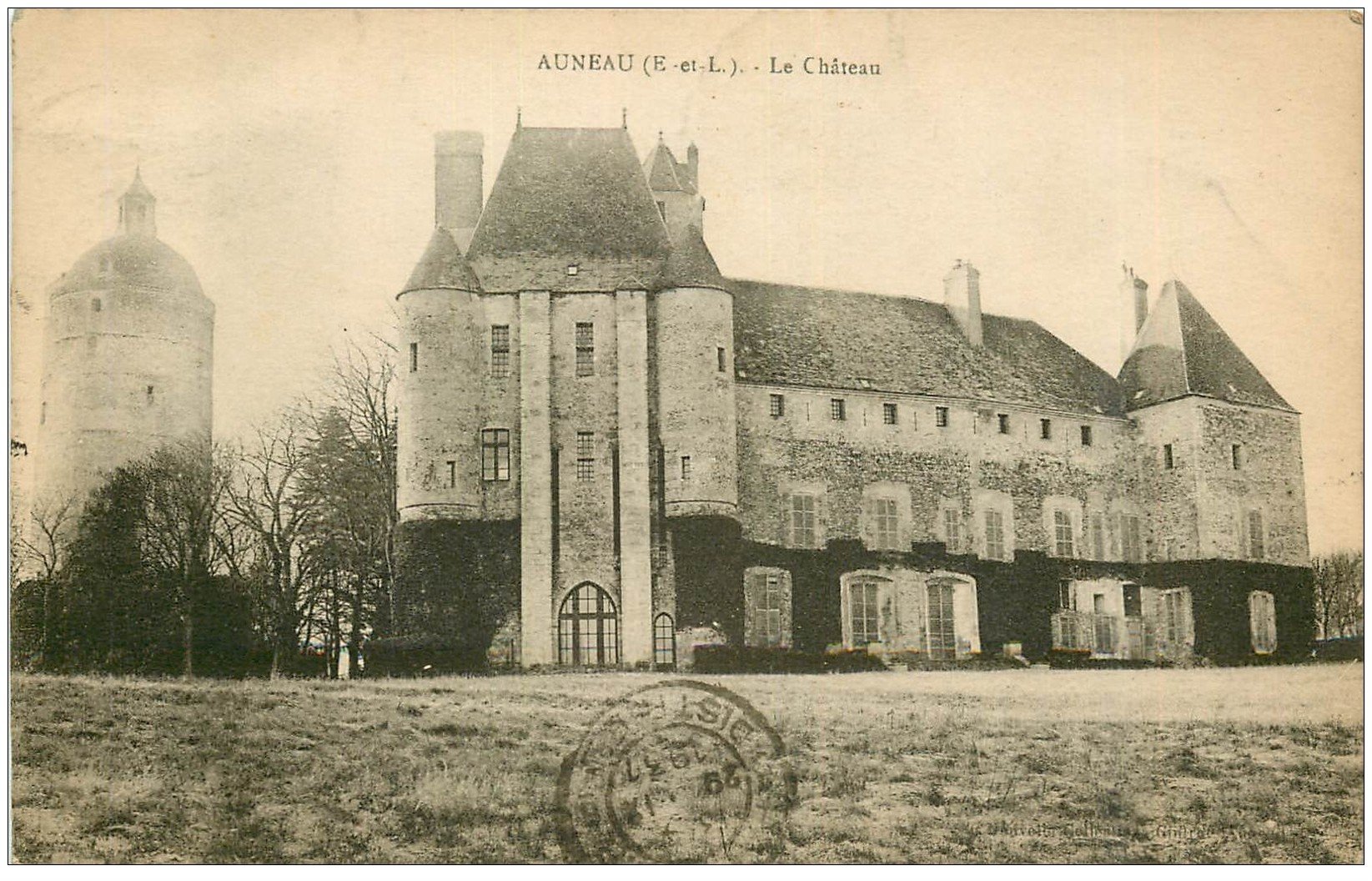 28 AUNEAU. La Château. Poterne et Tour 1937