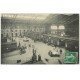 37 TOURS. Intérieur de la Gare 1909 Vendeuse de Cartes Postales