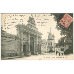 carte postale ancienne 37 TOURS. Portail de l'Evêché 1906