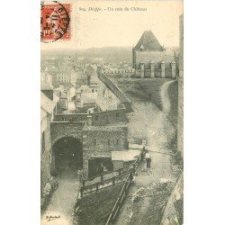 carte postale ancienne 76 DIEPPE. Un coin du Château avec personnages 1909