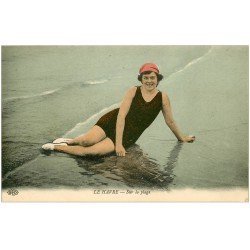 carte postale ancienne 76 LE HAVRE. La Plage jolie Femme 1913