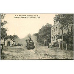 44 SAINT-BREVIN-L'OCEAN. Locomotive Place de la Gare et Hôtel de la Forêt