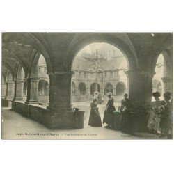 56 SAINTE-ANNE-D'AURAY. Intérieur du Cloître animé