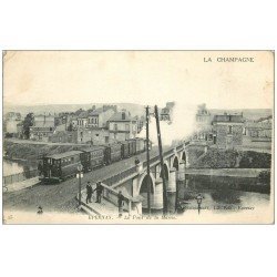 51 EPERNAY. Train Tramway sur le Pont. Pharmacie