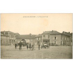 51 GIVRY-EN-ARGONNE. Voiture ancienne sur la Place Café Français