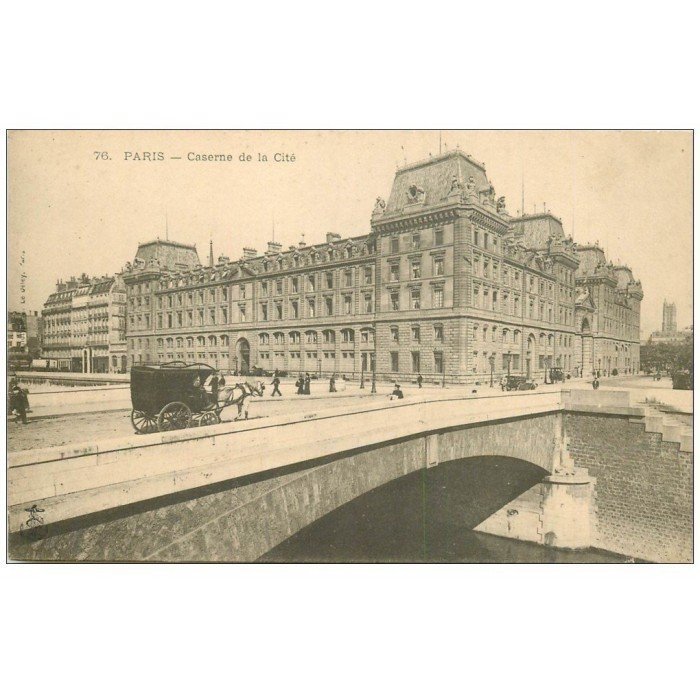 Paris I Caserne De La Cite Vers 1900