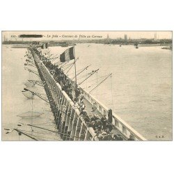 carte postale ancienne 59 DUNKERQUE. Concours de Pêche au Carreau ou Carrelet 1915. Pêcheurs sur la Jetée