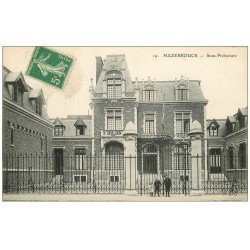 carte postale ancienne 59 HAZEBROUCK. La Sous-Préfecture animée