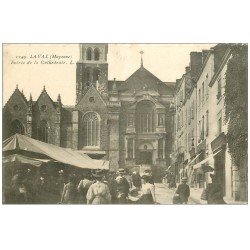 53 LAVAL. Entrée de la Cathédrale et le Marché