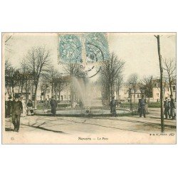 58 NEVERS. Le Parc avec Militaires 1905