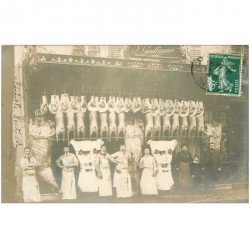 92 COURBEVOIE. Boucherie Guillaume rue de Bezons avec Bouchers. Superbe photo carte postale 1908.