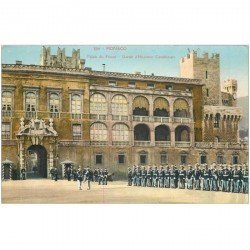 carte postale ancienne MONACO. Garde Honneur Carabiniers au Palais du Prince