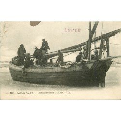 62 BERCK PLAGE. Bateau de Pêcheurs attendant la Marée 1911