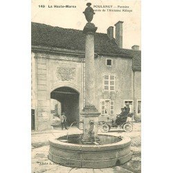 52 POULANGY. Voiture ancienne Didot devant Entrée ancienne Abbaye et Fontaine 1907