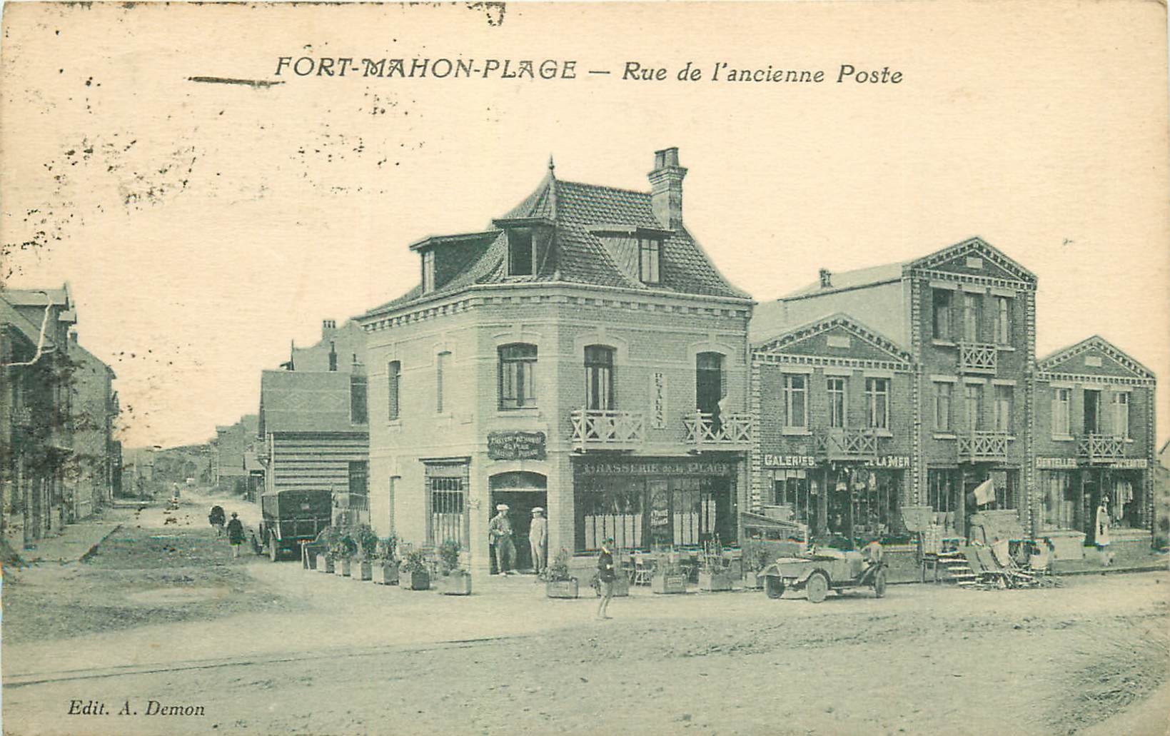 80 Fort Mahon Plage Rue Ancienne Poste Avec Voiture Ancienne Devant La