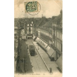 59 DOUAI. Tramway devant Le Bon Marché rue de Bellain 1907