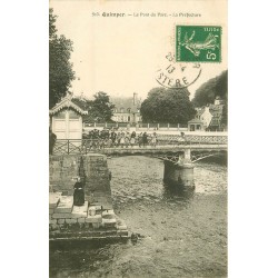 29 QUIMPER. La Préfecture et enfants sur le Pont du Parc 1913
