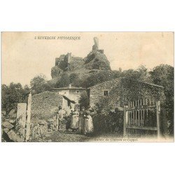 63 CHATEAU DE COPPEL. Belle animation au pied des ruines 1908. Vers Billom