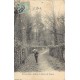 94 SUCY-EN-BRIE. Promeneur lisant son journal Avenue du Moulin de Touyon