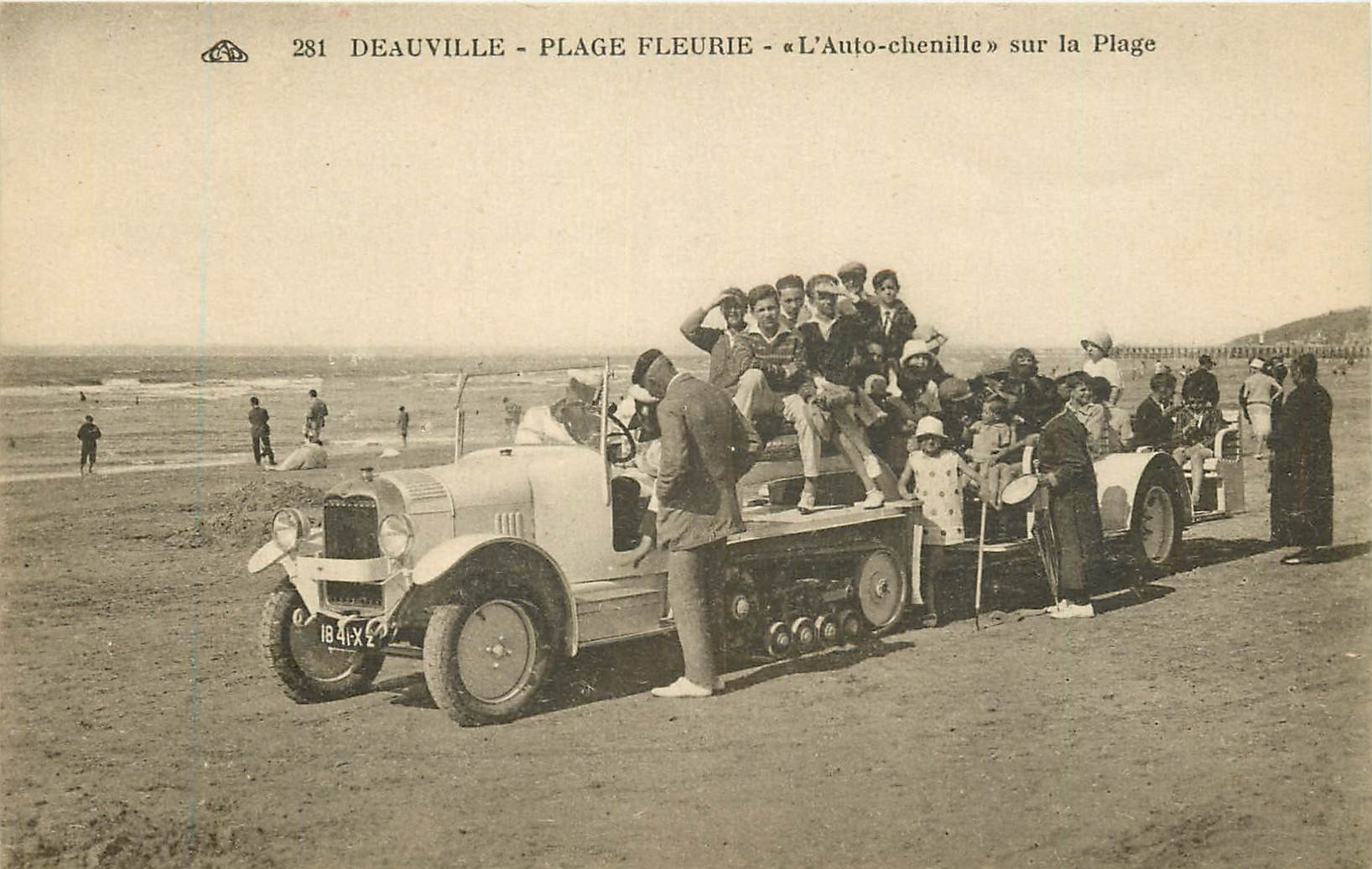 Voiture fleurie