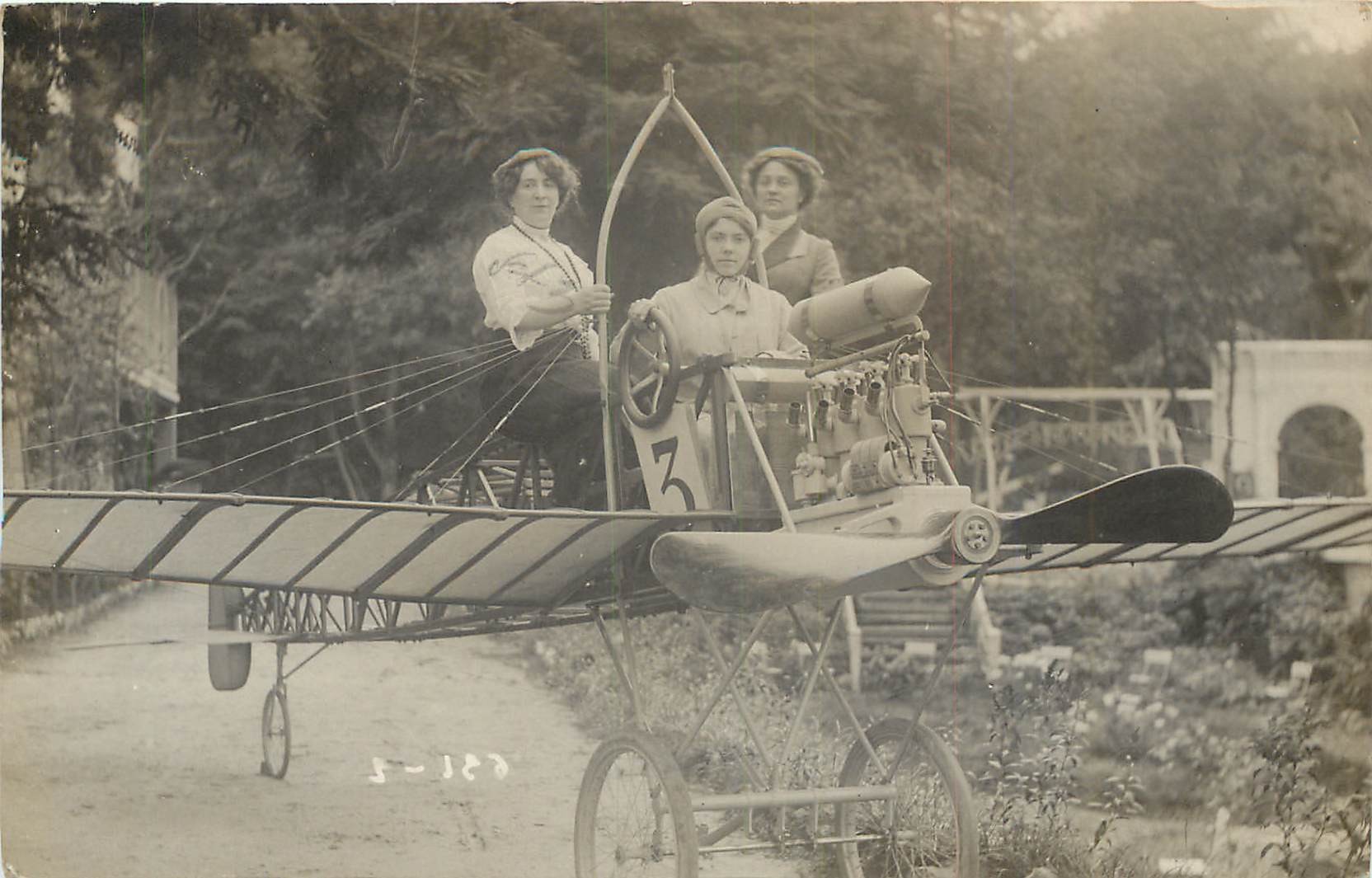 92 Le Plessis Robinson Rare Photo Cpa Femmes Sur Un Aéroplane à Hélice 1912