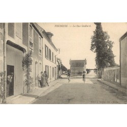 78 FRENEUSE. Cyclistes sur la Rue Gaillard