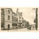 02 SAINT-QUENTIN. Le Casino rue de la Fère avec voiture ancienne devant la Buvette