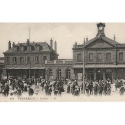 59 DUNKERQUE. La Gare grosse animation 1913