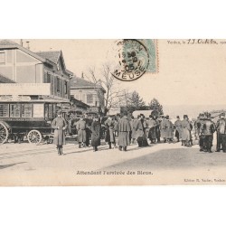 55 VERDUN. Militaires avec hippomobile attendant l'arrivée des Bleus 1905