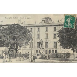 07 BOURG-SAINT-ANDEOL. Hôtel de Ville avec joueurs de pétanque vers 1911