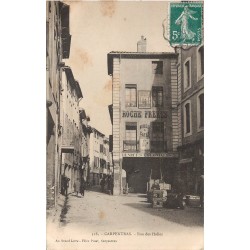 84 CARPENTRAS. Commerce "Roche Frères" rue des Halles 1910