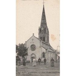 60 NERY. Belle animation devant l'Eglise 1917