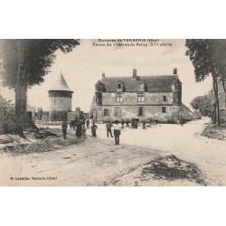 60 Ferme du Château de RARAY bien animée 1917