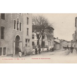 88 MIRECOURT. Faubourg de Mattaincourt bien animé 1922