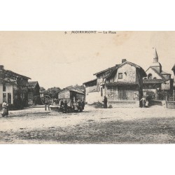 51 MOIREMONT. Le puits à manivelle sur la Place 1915