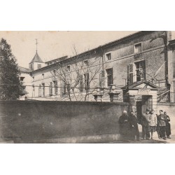 55 LIGNY en BARROIS. Militaires blessés à l'entrée de l'Hôpital Saint-Charles 1918