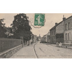 78 BONNIERES-SUR-SEINE. Troupeau de vaches sur la Grande Rue 1914