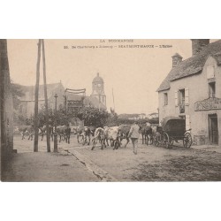 50 BEAUMONT HAGUE. Troupeau de Vaches et attelage devant Restaurant Neel vers 1900