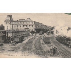 31 TOULOUSE. Trains et locomotive en Gare Matabiau 1910