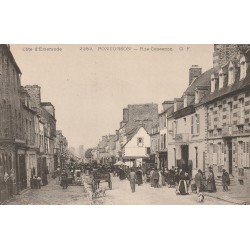 50 PONTORSON. Rue Couesnon Hôtel de Bretagne et Boucherie vers 1900