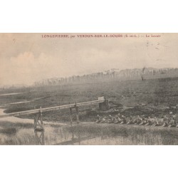 71 LONGEPIERRE par Verdun-sur-le-Doubs. Le Lavoir avec lavandières 1906