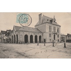 50 PONTORSON. La Mairie 1907 et Café Etienne