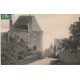 41 TROO. Vieux Manoir et Eglise 1910 petite animation