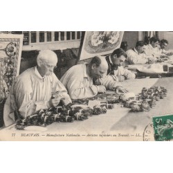 60 BEAUVAIS. Manufacture Nationale. Artistes tapissiers au Travail 1908
