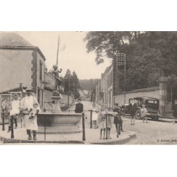 51 RILLY-LA-MONTAGNE. Fontaine et voiture Rue de Chigny 1935