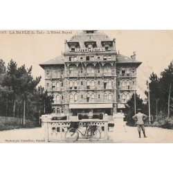 44 LA BAULE. Cycliste devant l'Hôtel Royal 1907